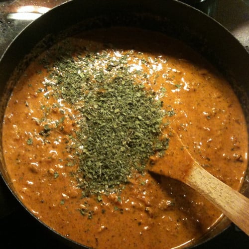 dried fenugreek leaves in chicken curry