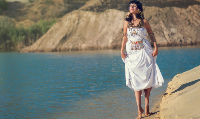 attractive egyptian queen